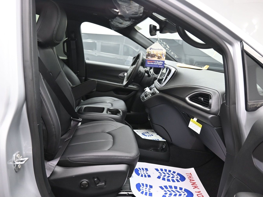 2026 Chrysler Pacifica Select - Photo 6
