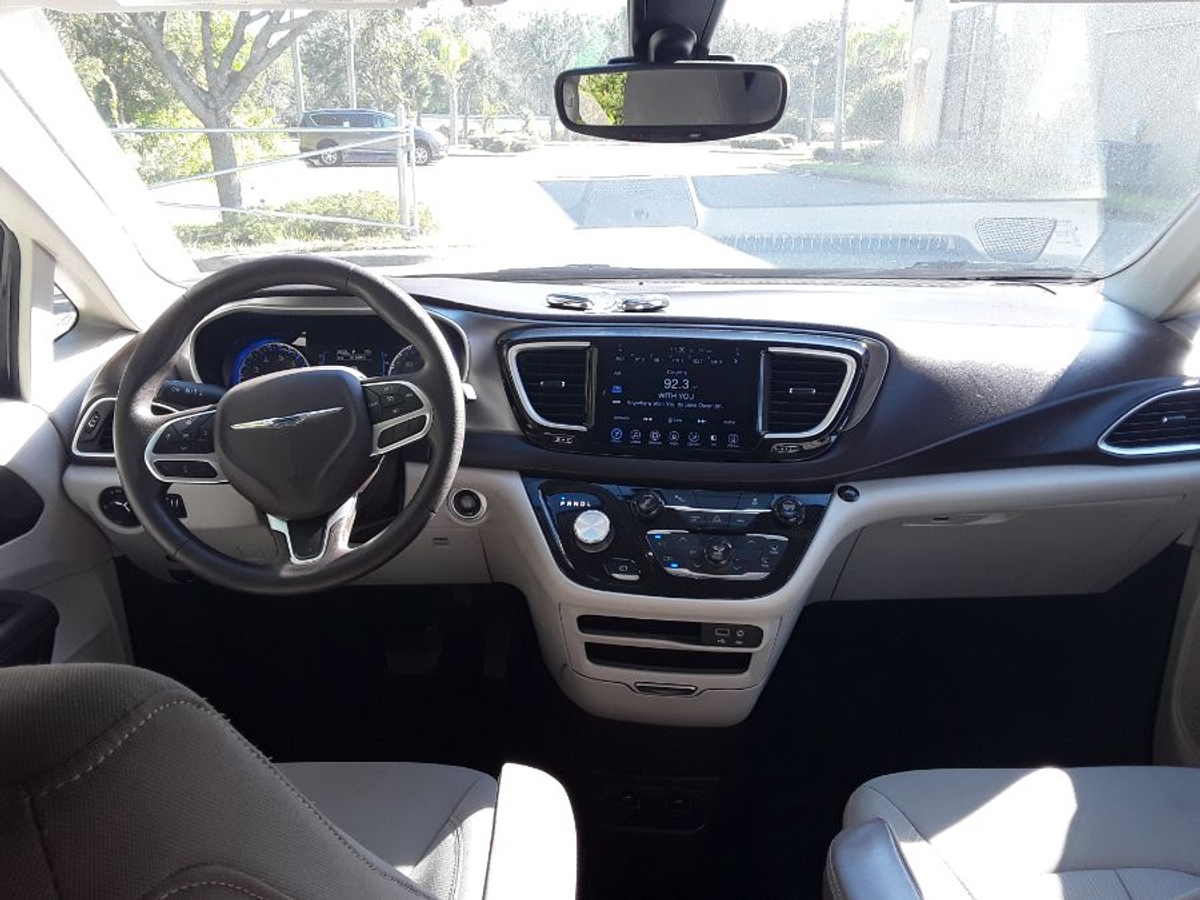 2017 CHRYSLER PACIFICA - Image 3