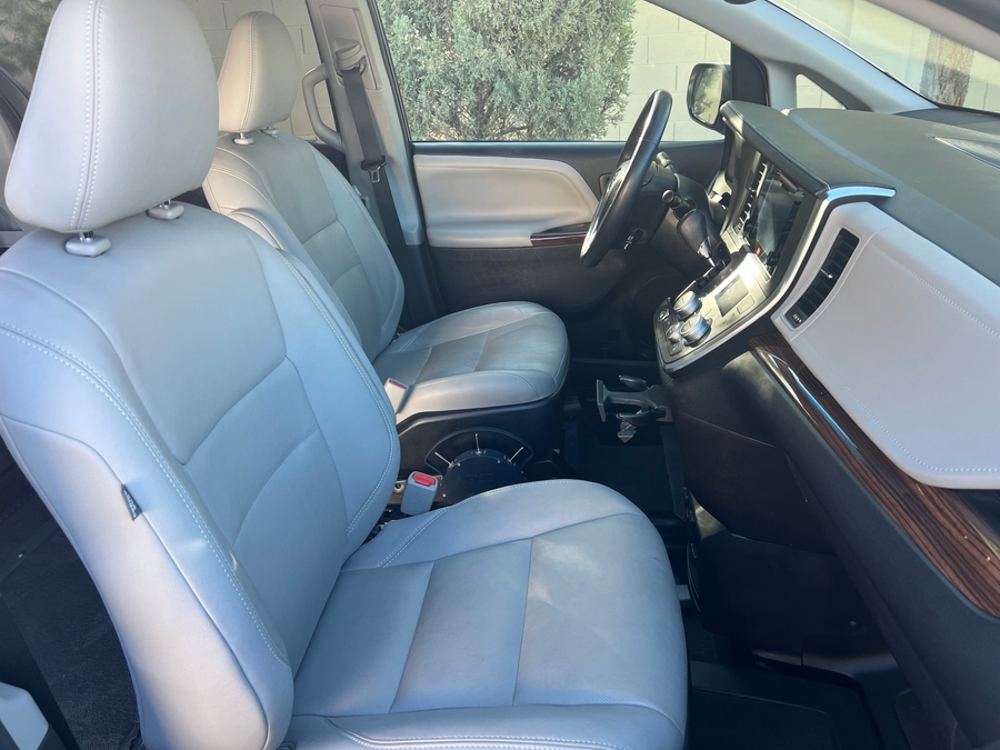 Used 2015 Toyota Sienna Limited - BraunAbility Side Entry Entry In Floor Automatic Ramp
