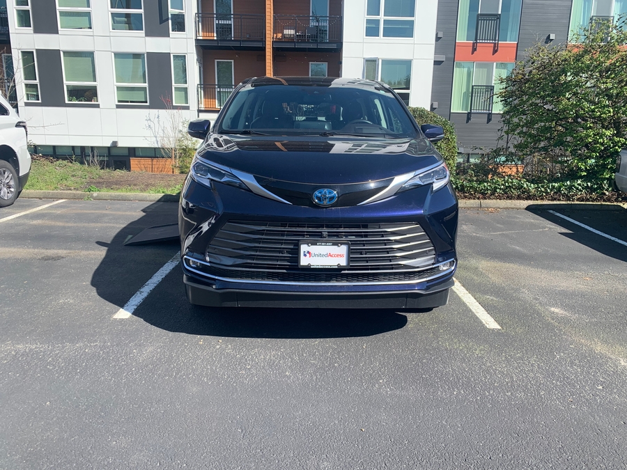 Used 2021 Toyota Sienna Hybrid Platinum - VMI Side Entry Entry In Floor Automatic Ramp