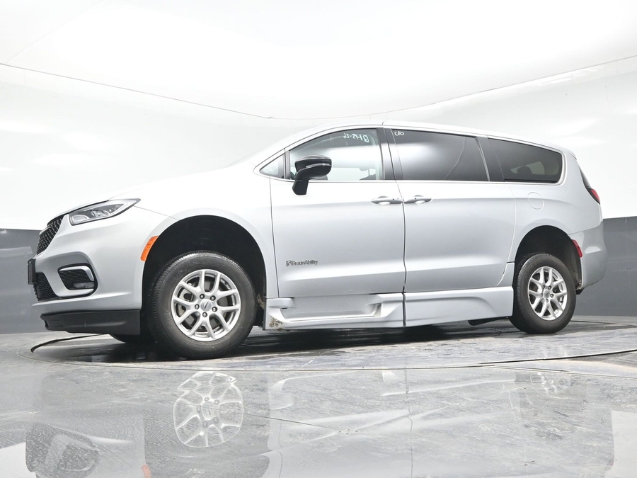 Used 2024 Chrysler Pacifica Touring L - BraunAbility Side Entry Entry In Floor Automatic Ramp