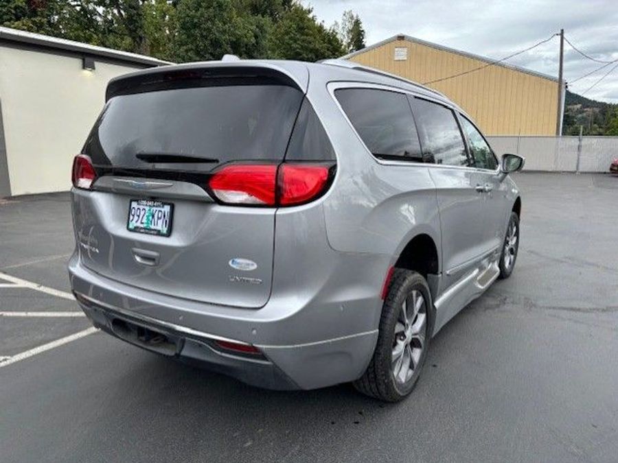 Used 2018 Chrysler Pacifica Limited - BraunAbility Side Entry Entry Fold Out Automatic Ramp