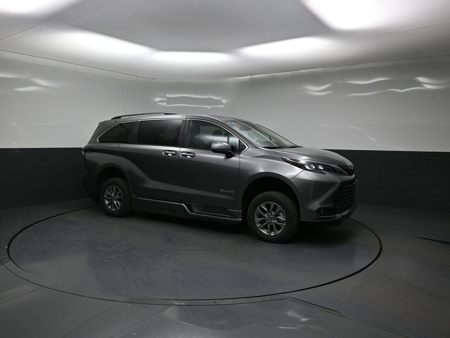 New 2026 Toyota Sienna Hybrid XLE Add - BraunAbility Side Entry Fold Out Automatic Ramp