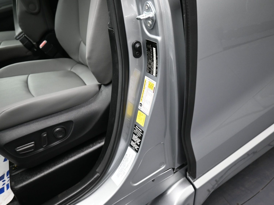 New 2025 Toyota Sienna Hybrid XLE Base - BraunAbility Side Entry Entry Fold Out Automatic Ramp