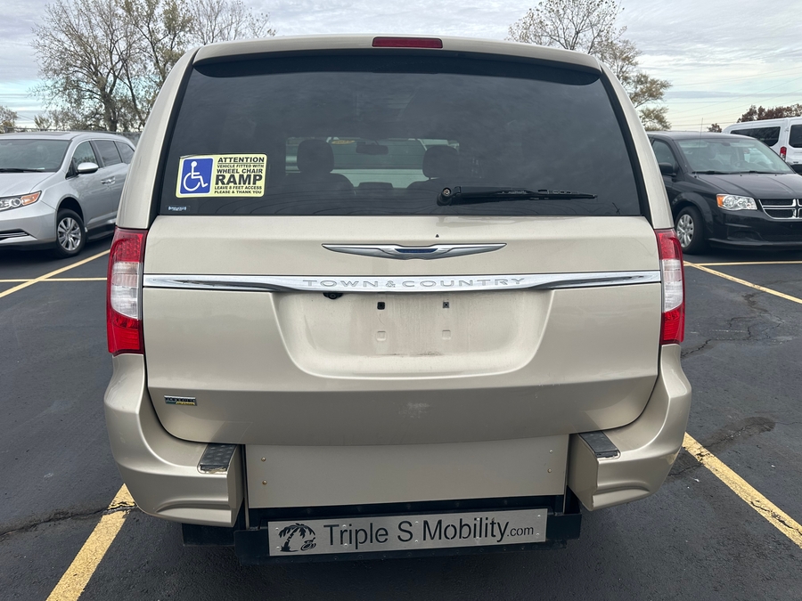 Used 2015 Chrysler town and country Touring - OTH Rear Entry Entry Lift Automatic Ramp