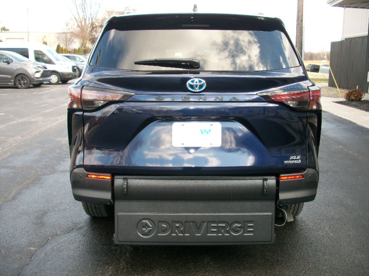 2024 TOYOTA SIENNA - Image 3