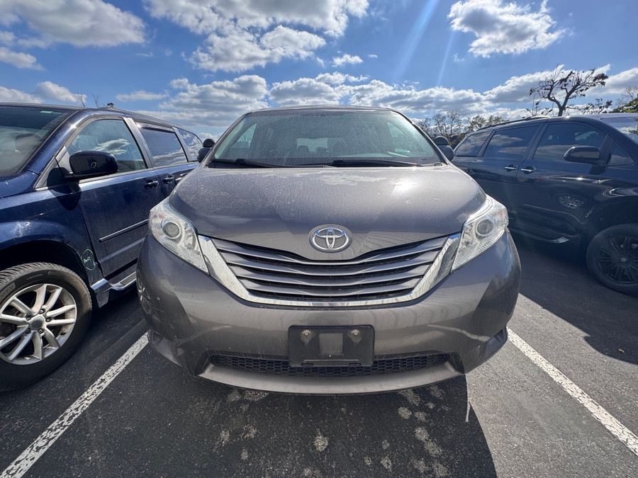 2017 TOYOTA SIENNA - Image 4