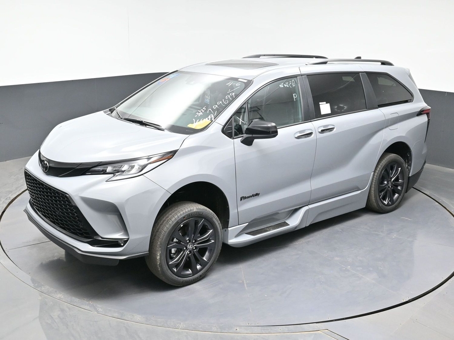 New 2026 Toyota Sienna Hybrid XSE Sport - BraunAbility Side Entry Entry In Floor Automatic Ramp