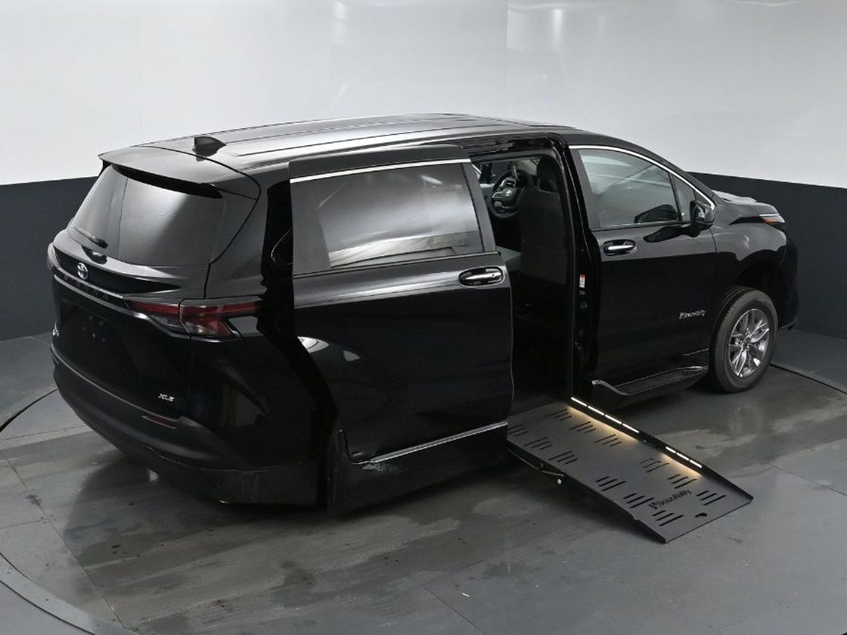 2025 TOYOTA SIENNA - Image 20