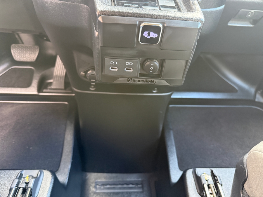Used 2025 Toyota Sienna Hybrid XLE - BraunAbility Side Entry Entry Fold Out Automatic Ramp
