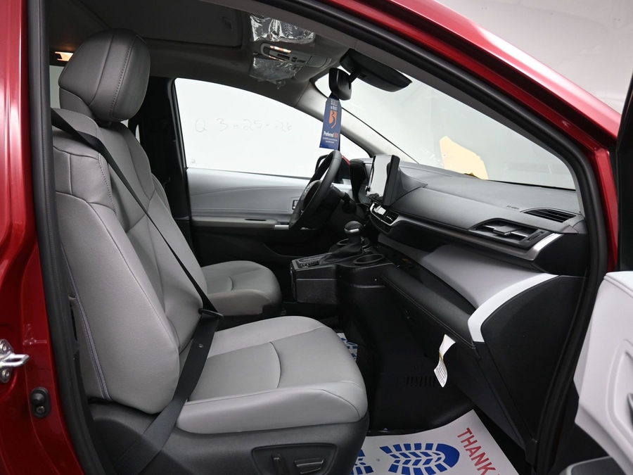 New 2026 Toyota Sienna Hybrid XLE Base - BraunAbility Side Entry In Floor Automatic Ramp