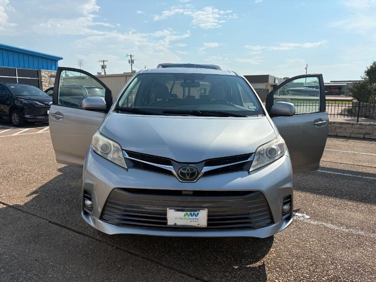 2020 TOYOTA SIENNA - Image 1