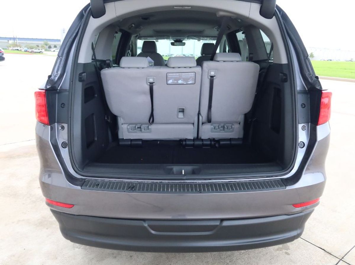 Grey Honda Odyssey image number 7