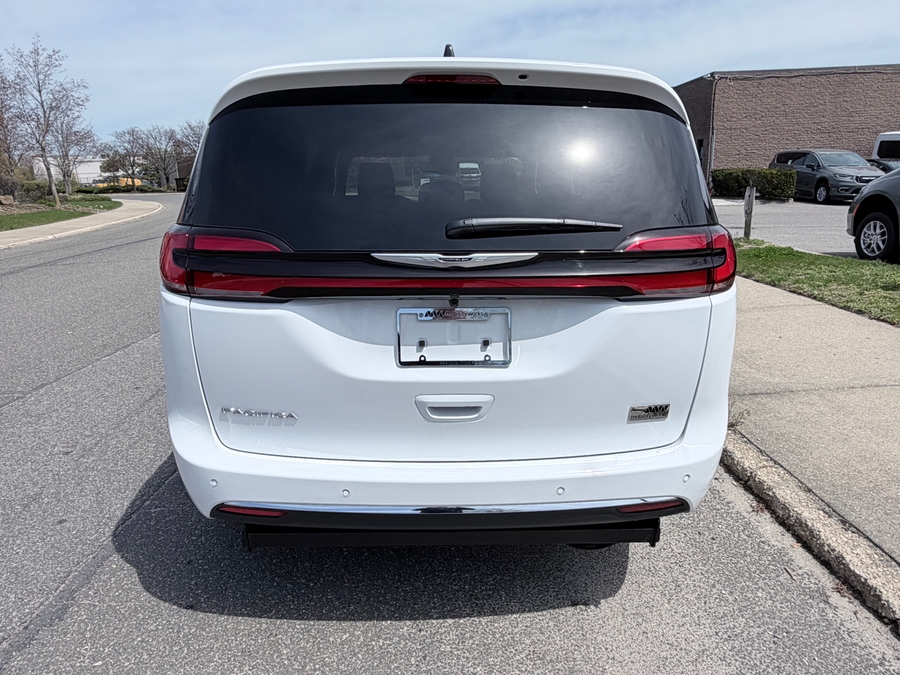 White Chrysler Pacifica image number 7