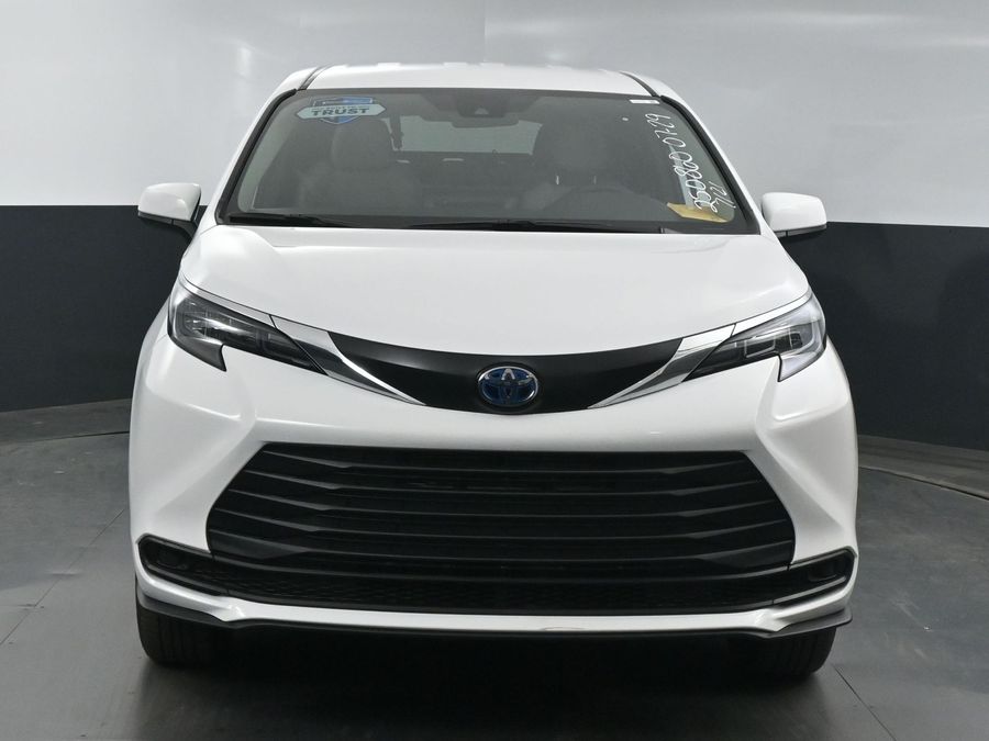 New 2025 Toyota Sienna Hybrid LE - BraunAbility Commercial Rear Entry Entry Fold Out Manual Ramp