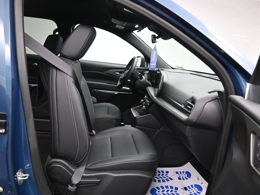 New 2025 Chevrolet Traverse 1LT Midnight - BraunAbility Side Entry Entry In Floor Automatic Ramp