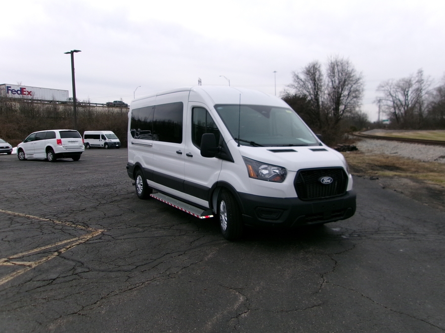 White Ford T350 image number 11