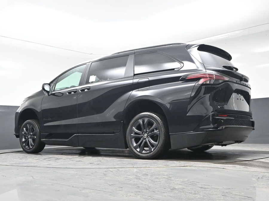 New 2025 Toyota Sienna Hybrid XSE Sport - BraunAbility Side Entry Entry Fold Out Automatic Ramp