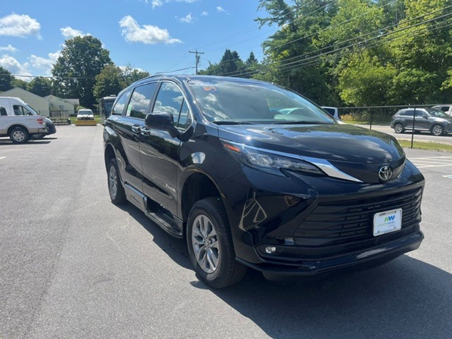 Imagen de la Toyota Sienna negra número 5