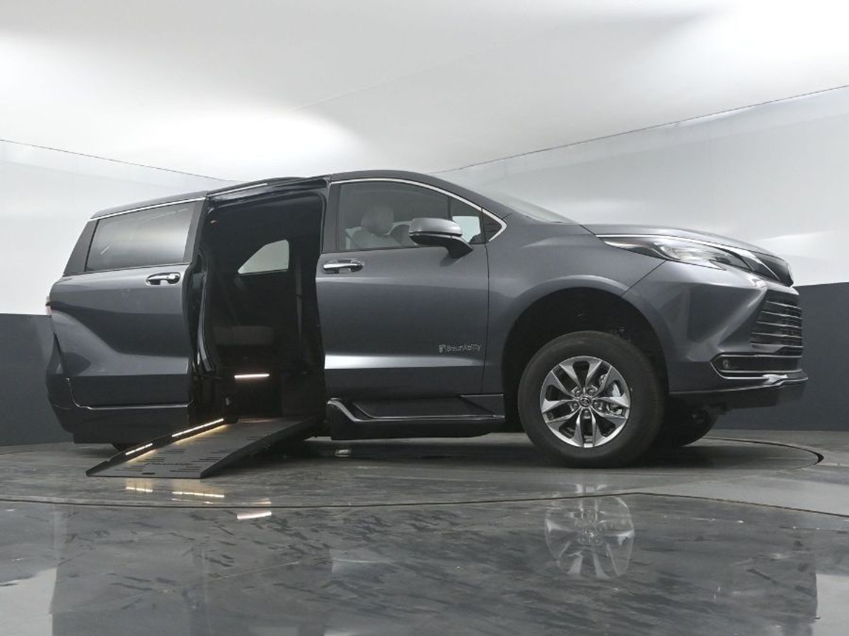 2025 TOYOTA SIENNA - Image 19