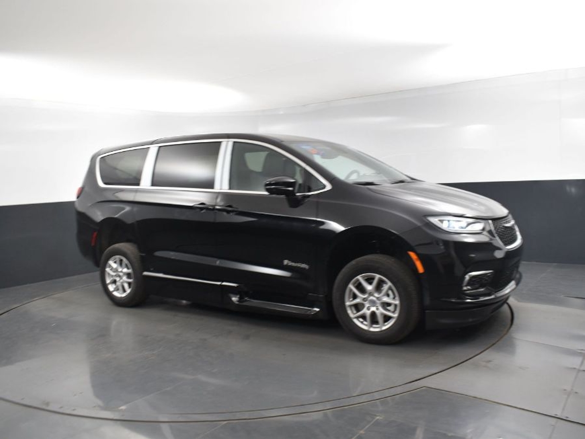 2025 CHRYSLER PACIFICA - Image 17