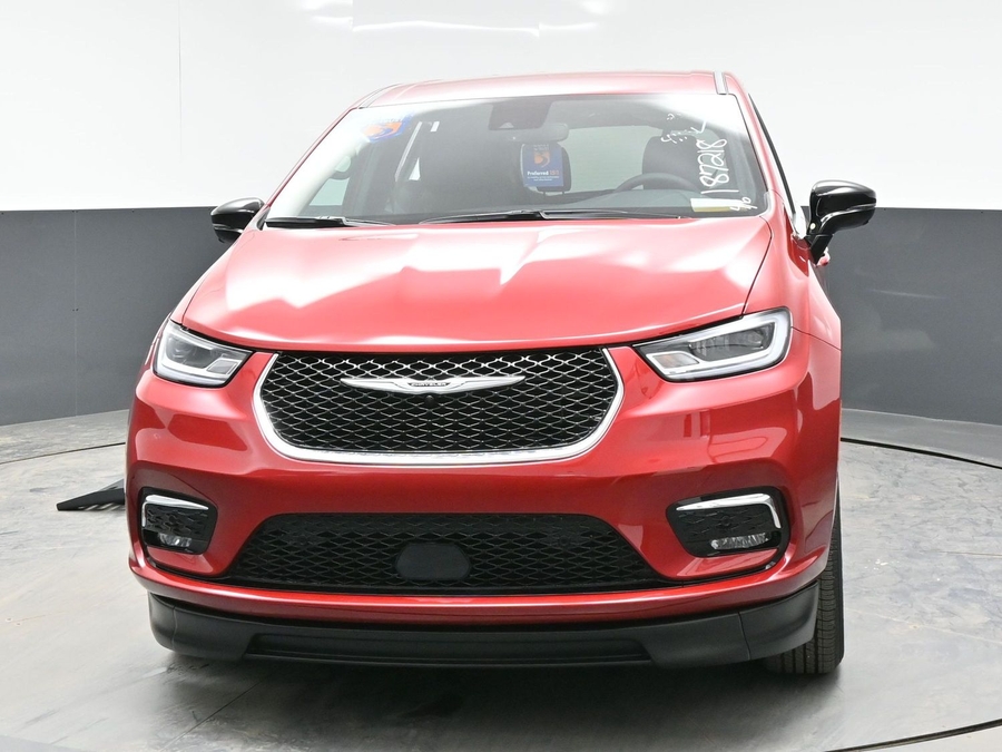 Red Chrysler Pacifica image number 1