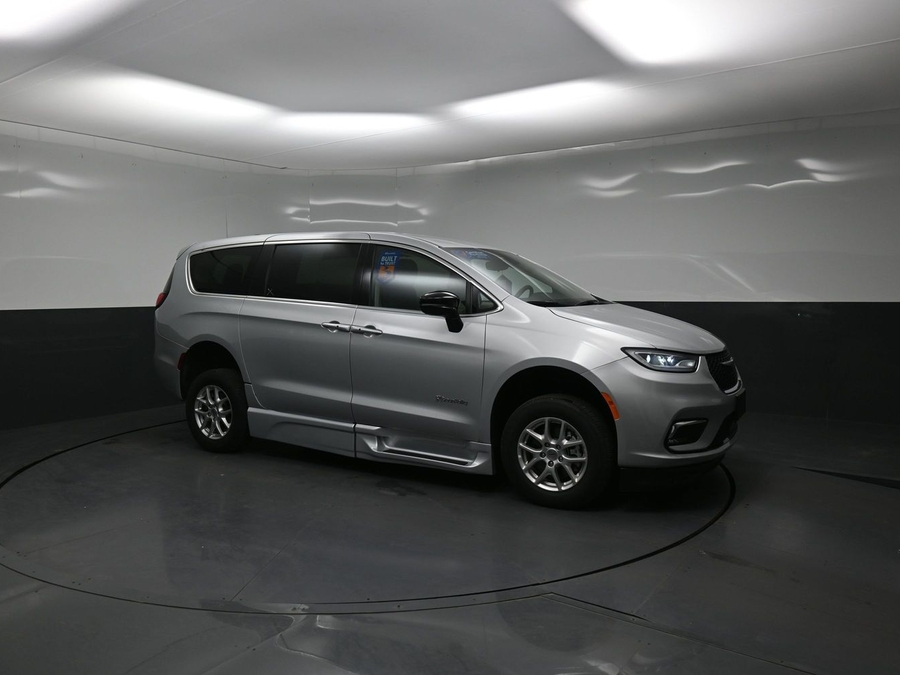 Used 2024 Chrysler Pacifica Touring L - BraunAbility Side Entry In Floor Automatic Ramp
