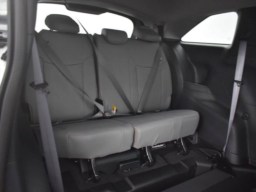New 2025 Toyota Sienna Hybrid XLE Base - BraunAbility Side Entry Entry In Floor Automatic Ramp
