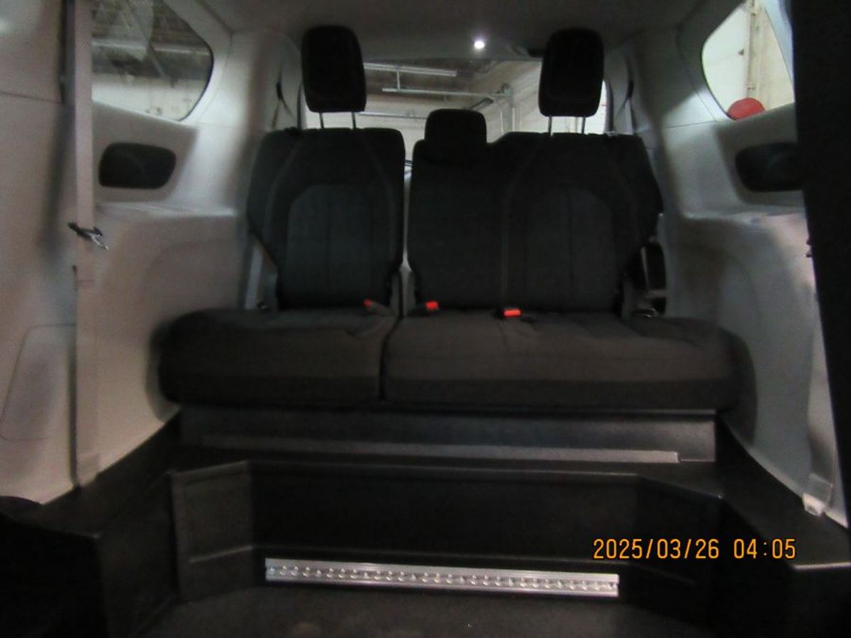 2024 CHRYSLER VOYAGER - Image 10