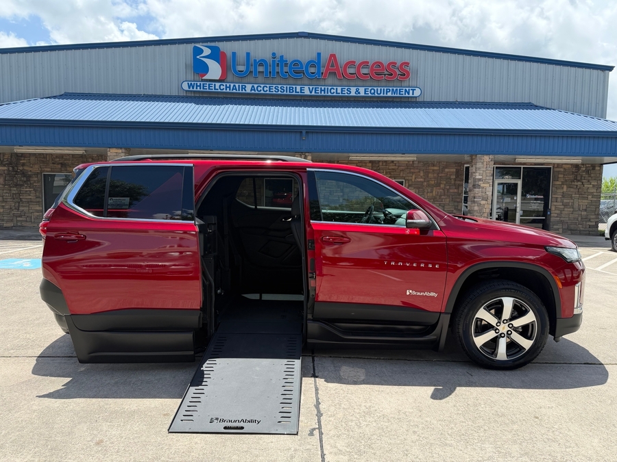Used 2023 Chevrolet Traverse 3LT - BraunAbility Side Entry In Floor Automatic Ramp