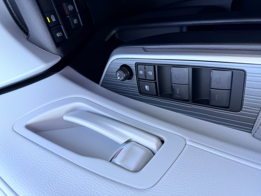 New 2026 Toyota Sienna Hybrid LE - BraunAbility Commercial Rear Entry Fold Out Manual Ramp