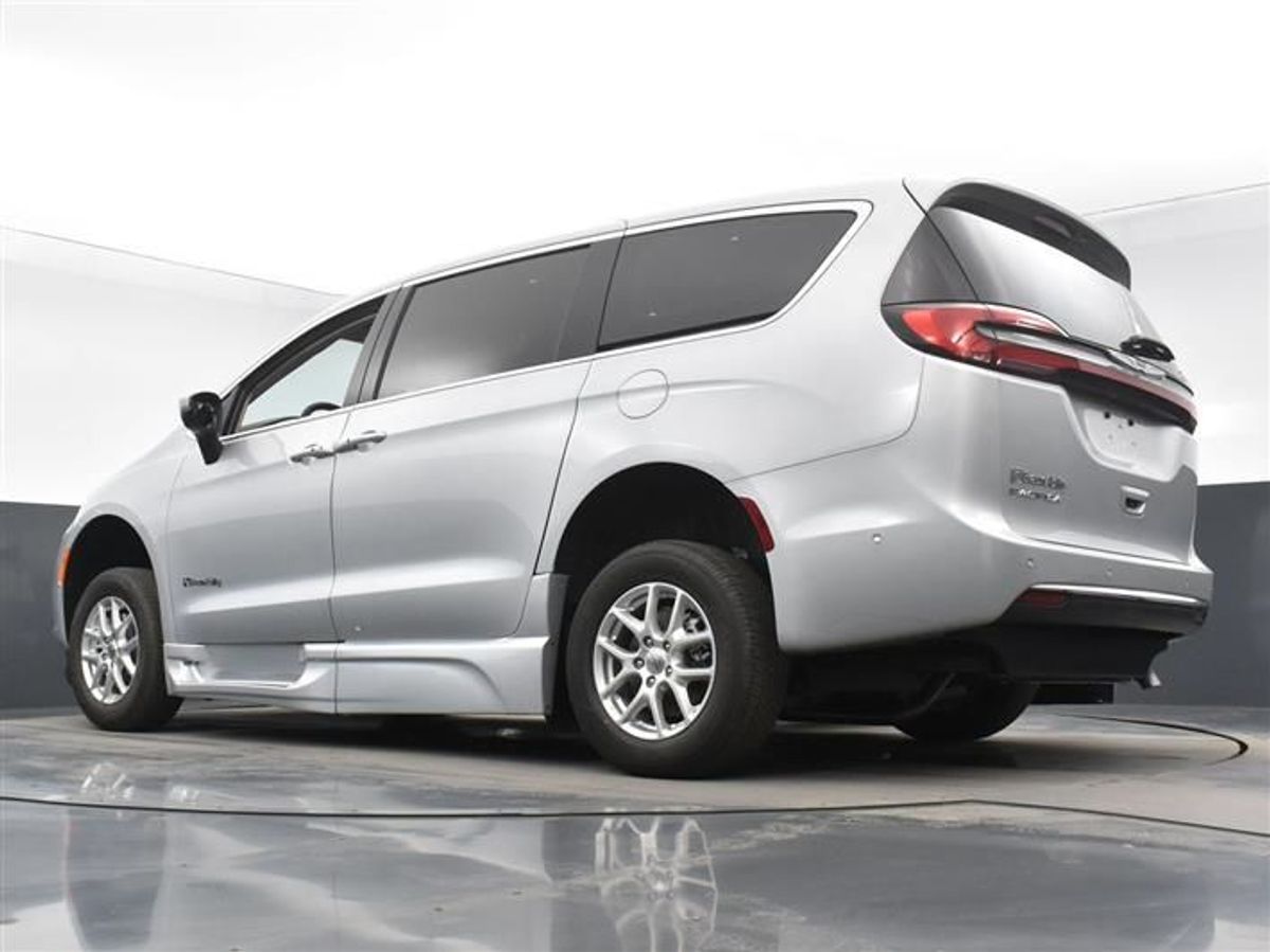 2023 CHRYSLER PACIFICA - Image 6