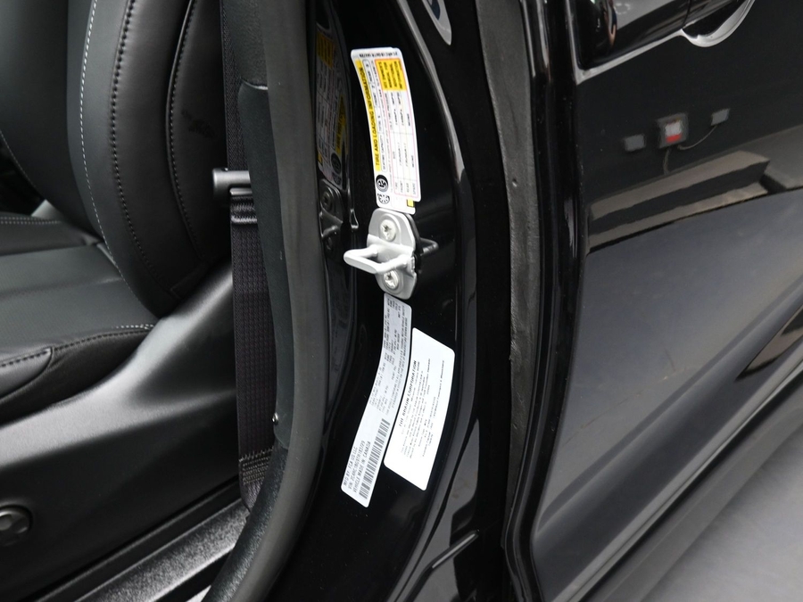 Black Chrysler Pacifica image number 13