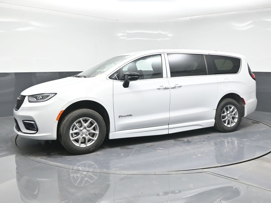 White Chrysler Pacifica image number 2