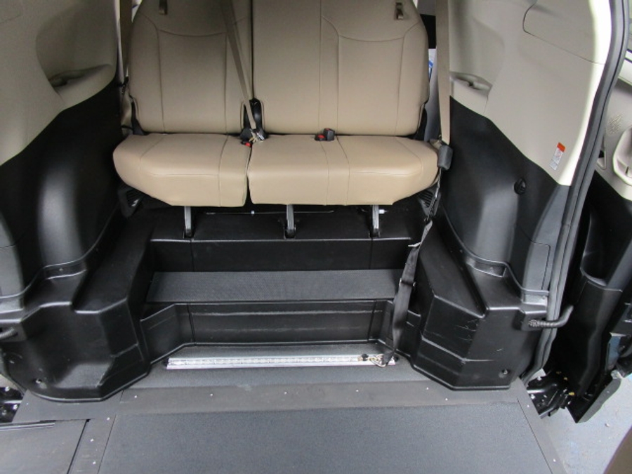 Used 2024 Toyota Sienna Hybrid XLE Base - VMI Side Entry Entry In Floor Automatic Ramp