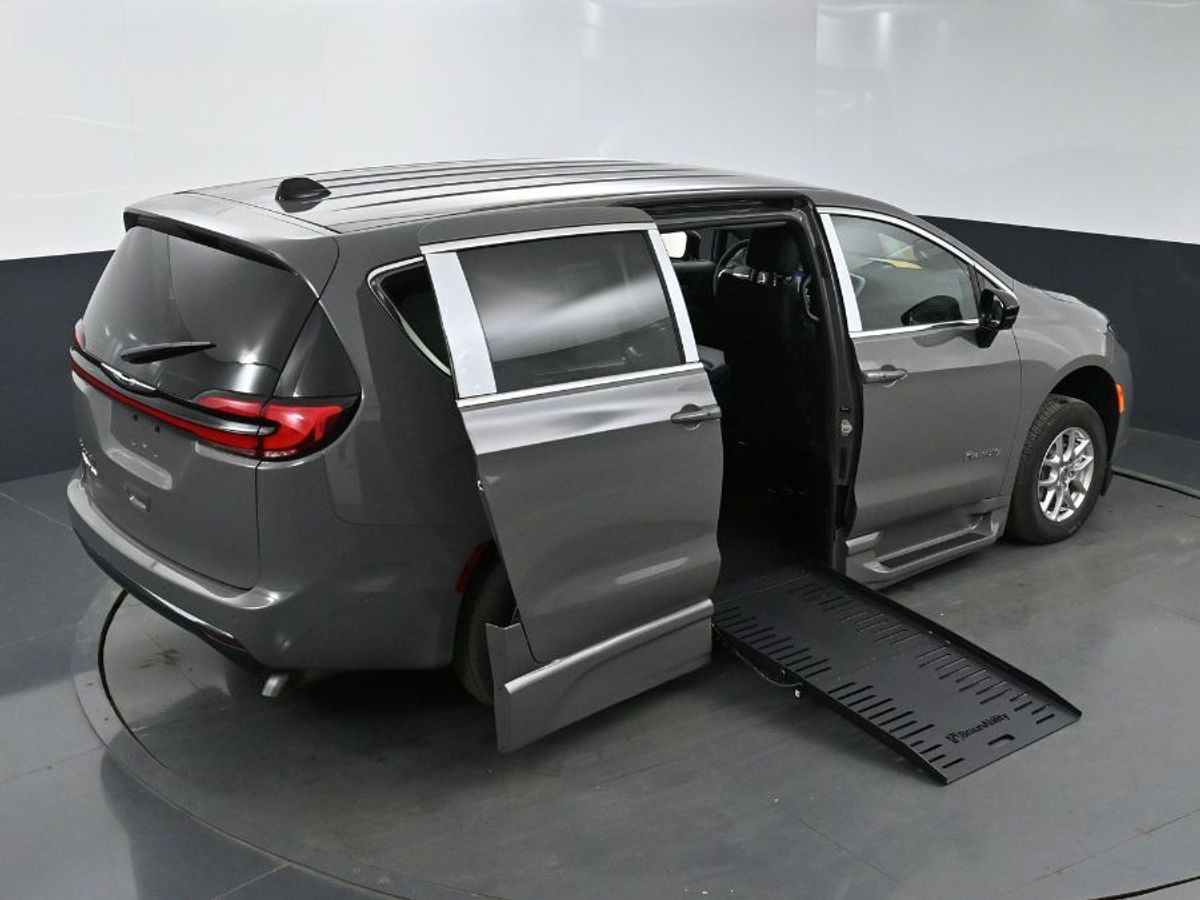 2025 CHRYSLER PACIFICA - Image 26