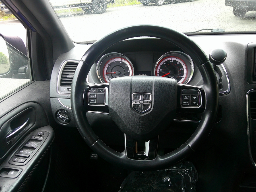 Blue Dodge Grand Caravan image number 15