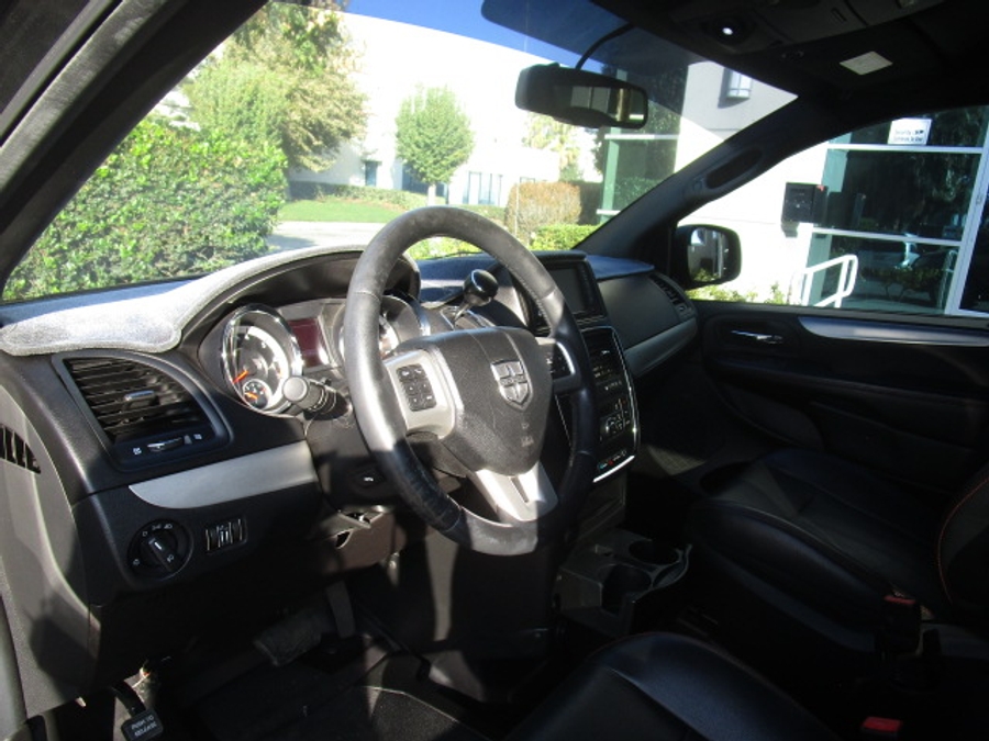Used 2012 Dodge Grand Caravan RT - BraunAbility Side Entry Entry Fold Out Automatic Ramp