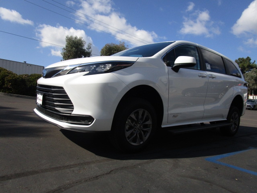 Used 2024 Toyota Sienna Hybrid LE - Vantage Mobility Commercial Rear Entry Entry Fold Out Manual Ramp