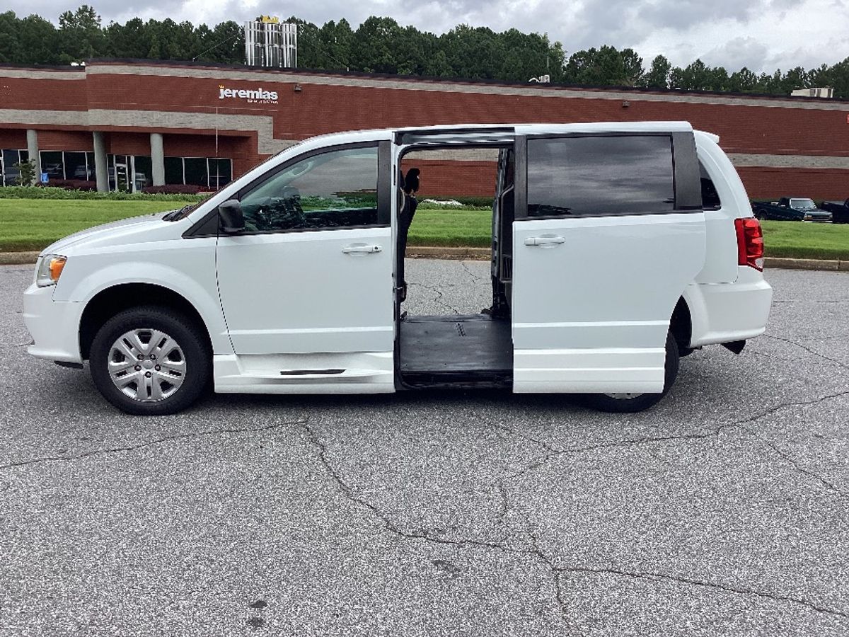 White Dodge Grand Caravan image number 5