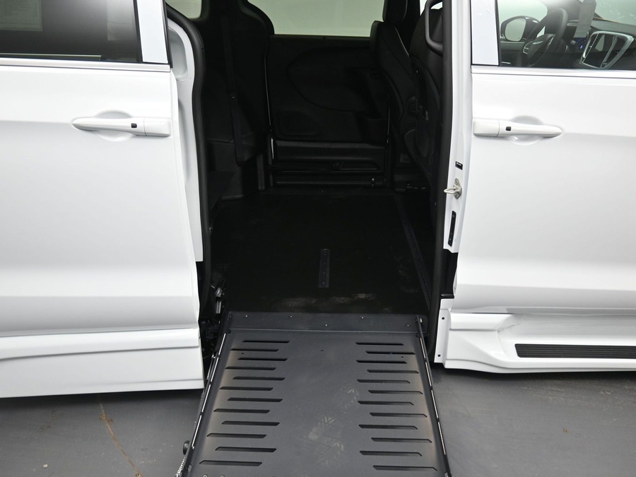 New 2026 Chrysler Pacifica Select Safety - BraunAbility Side Entry Fold Out Automatic Ramp