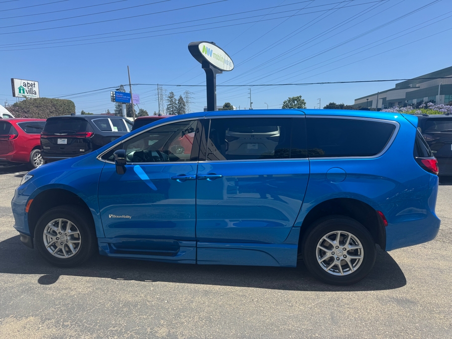 Blue Chrysler Pacifica image number 2
