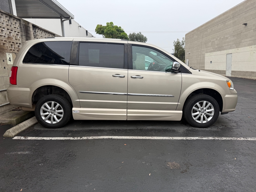 Used 2016 Chrysler Town and Country Limited Platinum - VMI Side Entry Entry In Floor Automatic Ramp