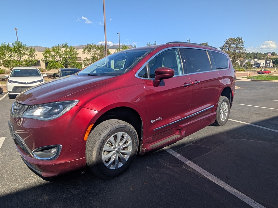 Used 2017 Chrysler Pacifica Touring L - BraunAbility Side Entry In Floor Automatic Ramp