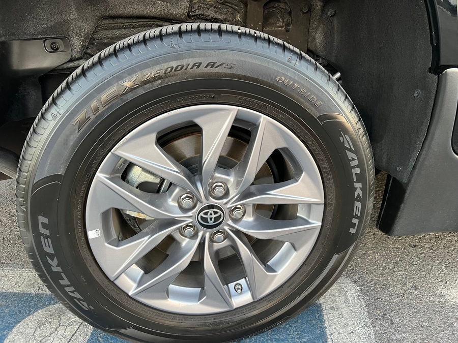 Used 2024 Toyota Sienna Hybrid LE - BraunAbility Rear Entry Entry Fold Out Manual Ramp