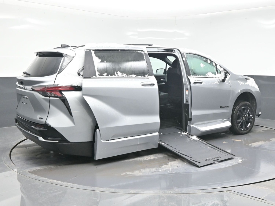 New 2025 Toyota Sienna Hybrid XSE Sport - BraunAbility Side Entry Entry In Floor Automatic Ramp