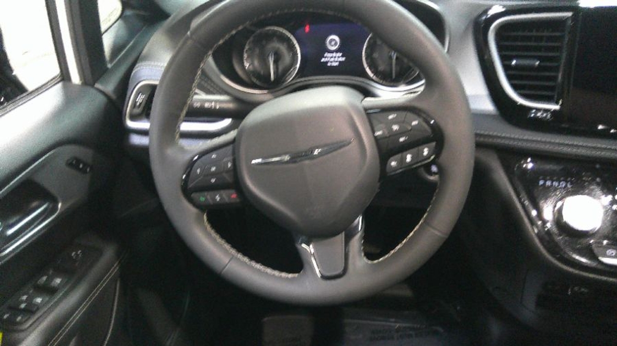 2024 CHRYSLER PACIFICA - Image 15