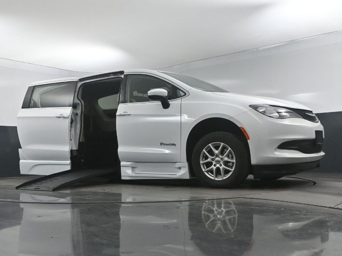 2023 CHRYSLER VOYAGER - Image 19