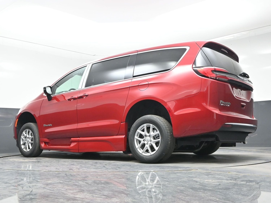 Red Chrysler Pacifica image number 17
