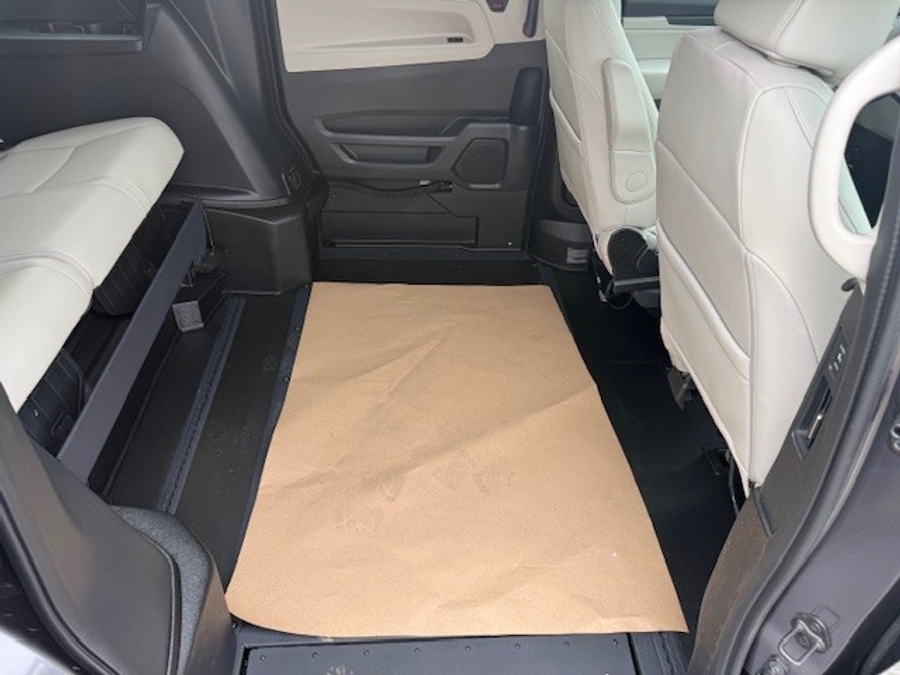 Grey Honda Odyssey image number 9